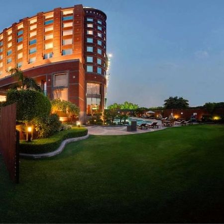 Radisson Blu MBD Hotel Noida Exterior foto