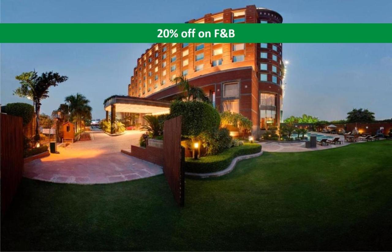 Radisson Blu MBD Hotel Noida Exterior foto