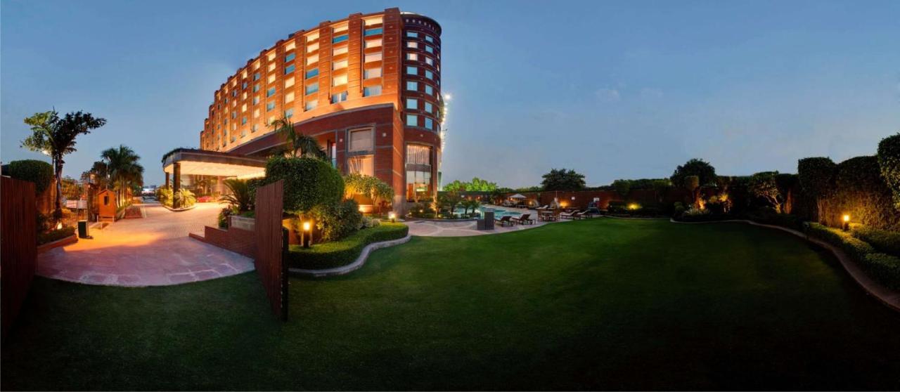 Radisson Blu MBD Hotel Noida Exterior foto
