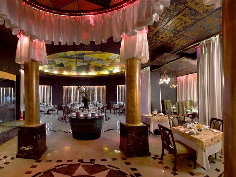 Radisson Blu MBD Hotel Noida Exterior foto