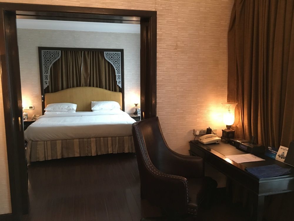 Radisson Blu MBD Hotel Noida Exterior foto