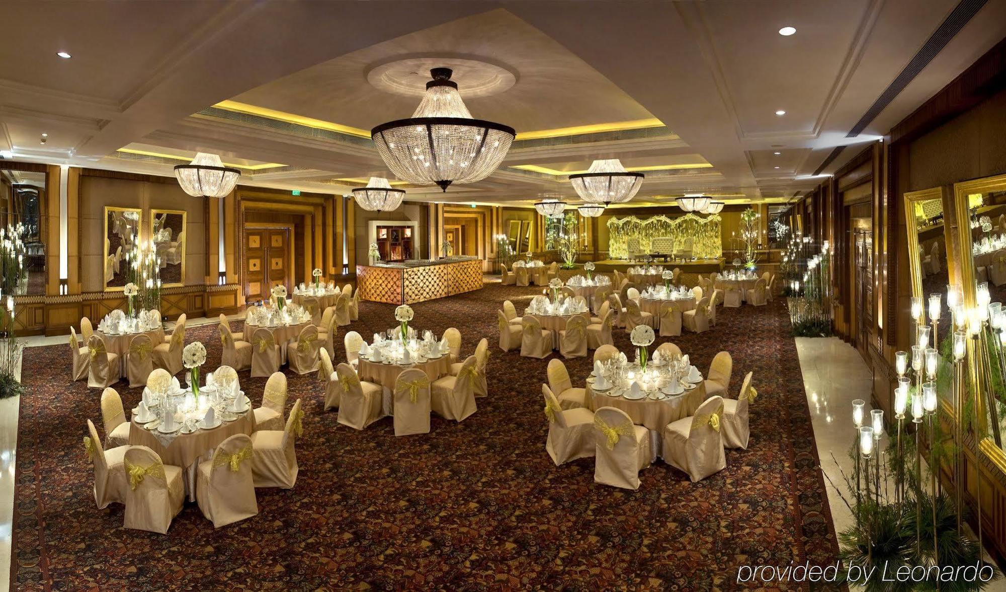 Radisson Blu MBD Hotel Noida Restaurant foto