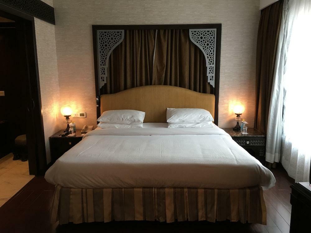 Radisson Blu MBD Hotel Noida Exterior foto